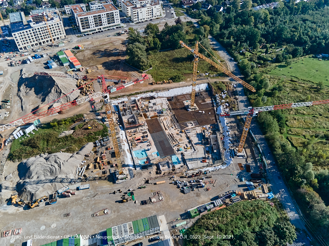 19.09.2021 - Aktuelle Luftbilder aus dem Alexisquartier und Pandion Verde in Neuperlach in München